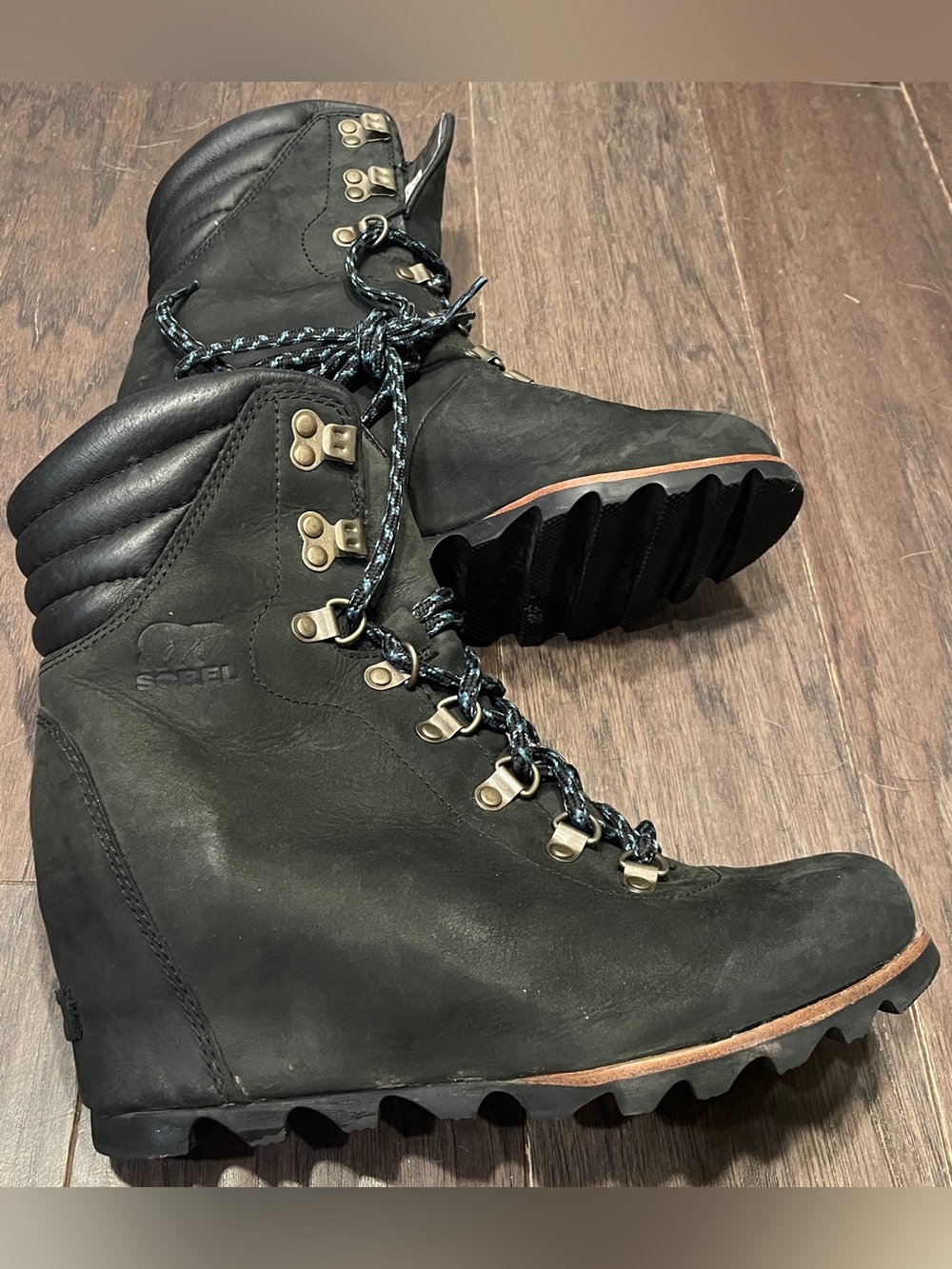 Sorel Conquest wedge boots lace up waterproof black leather blue laces size 9